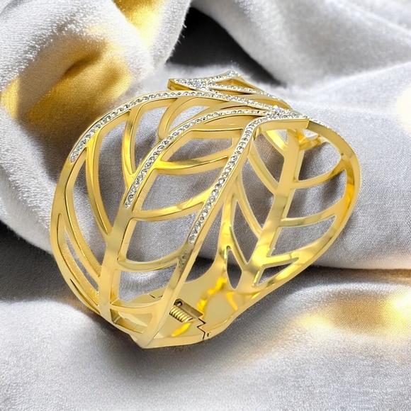 🆕️Chunky Gold Leaf Cuff Bracelet | 18K Gold Plated Stainless Steel | Sparkling - Picture 5 of 15
